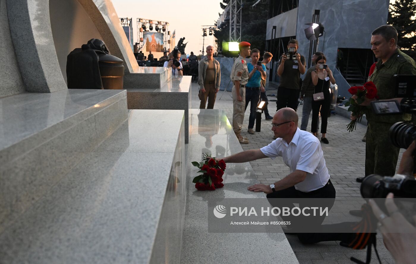 Открытие мемориала защитникам Донбасса после реставрации в Луганске