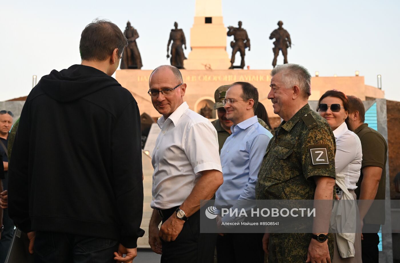 Открытие мемориала защитникам Донбасса после реставрации в Луганске