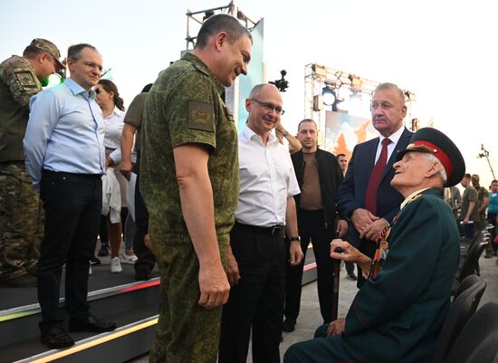 Открытие мемориала защитникам Донбасса после реставрации в Луганске