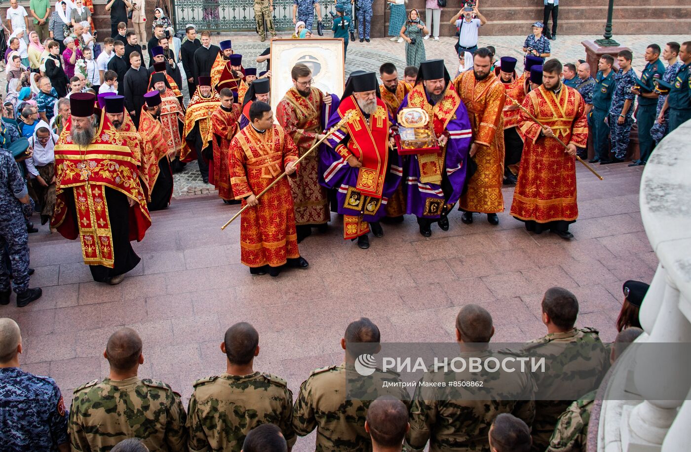 В Симферополь доставили мощи Георгия Победоносца