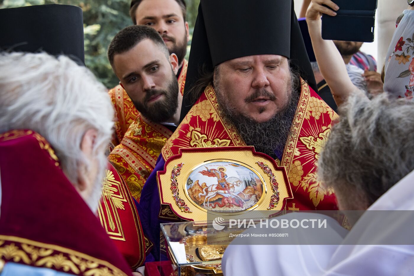 В Симферополь доставили мощи Георгия Победоносца