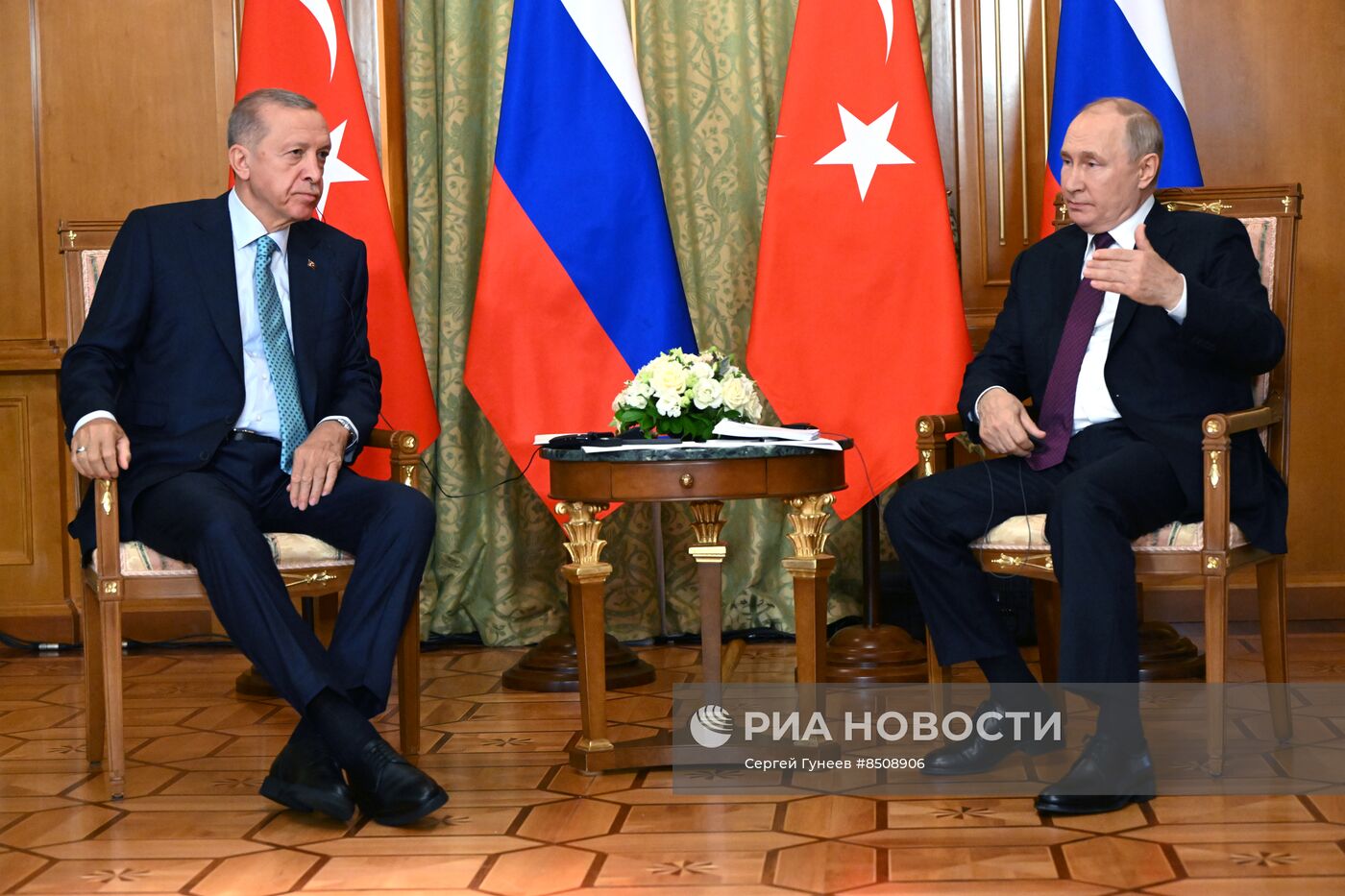 Президент РФ В. Путин провел переговоры с президентом Турции Р. Т. Эрдоганом