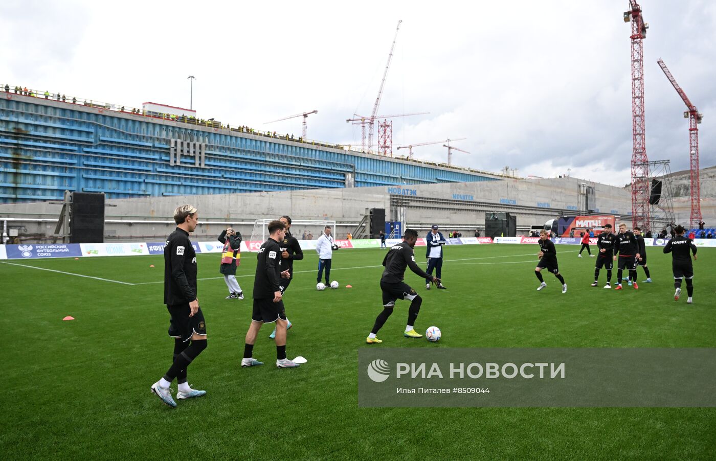 Матч Кубка России по футболу в доке Центра строительства крупнотоннажных морских сооружений