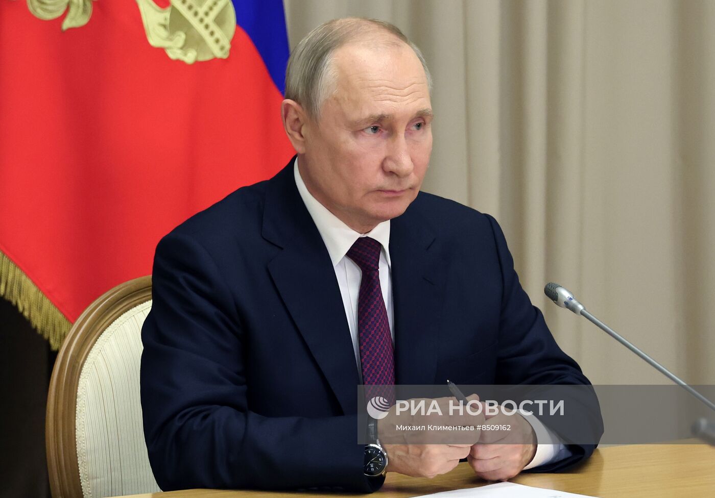 Президент РФ В. Путин провёл совещание по вопросу реализации проекта "Мурманский СПГ"