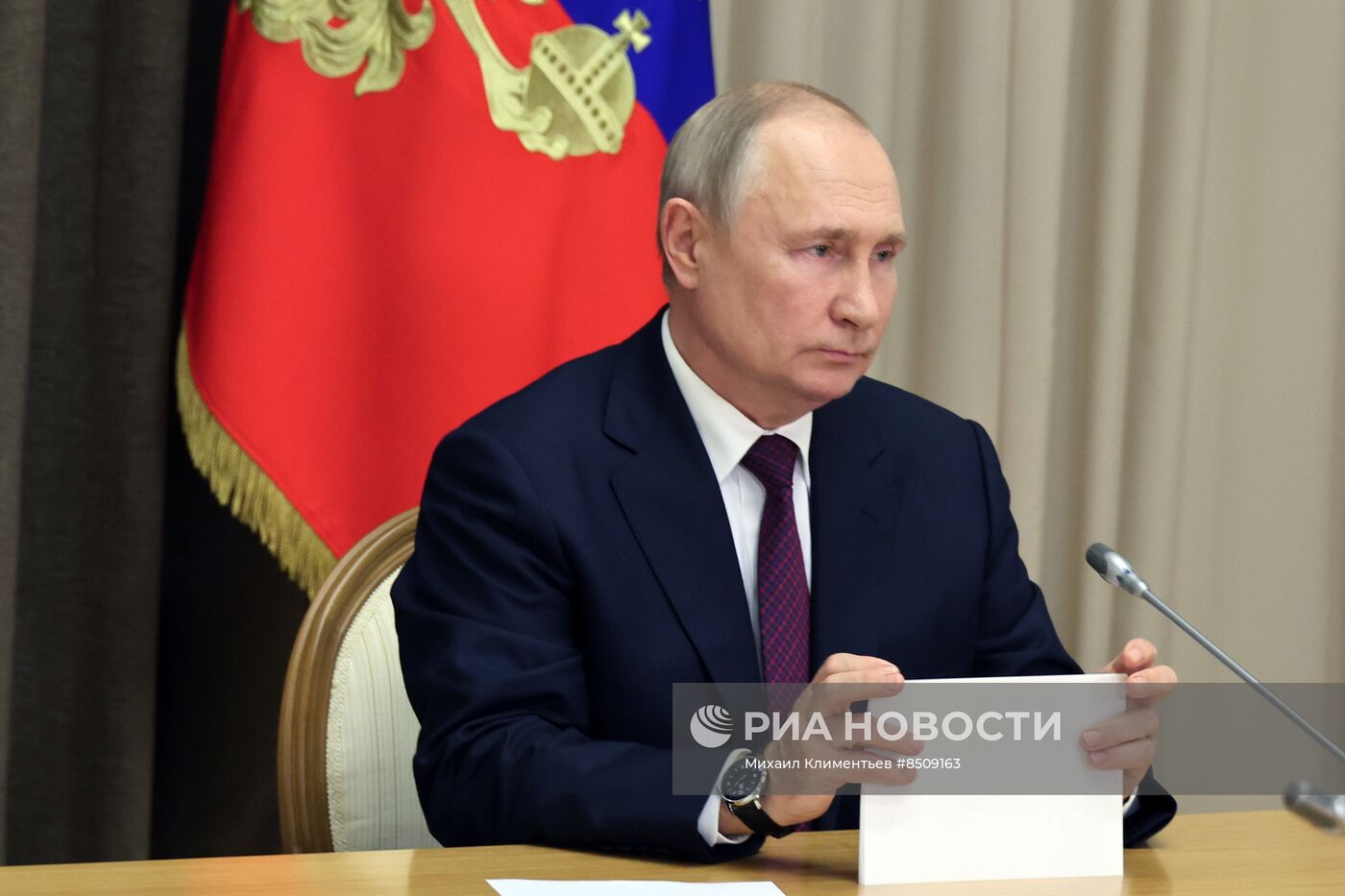 Президент РФ В. Путин провёл совещание по вопросу реализации проекта "Мурманский СПГ"