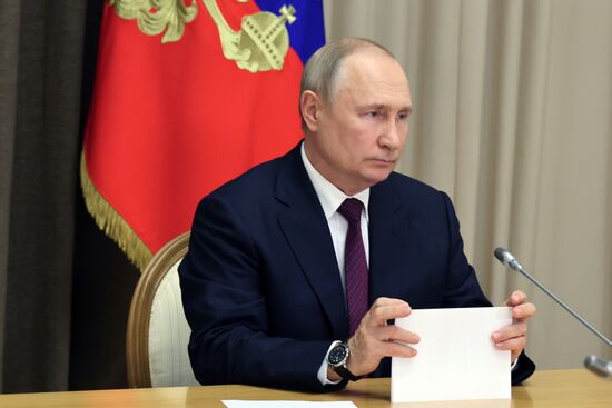 Президент РФ В. Путин провёл совещание по вопросу реализации проекта "Мурманский СПГ"