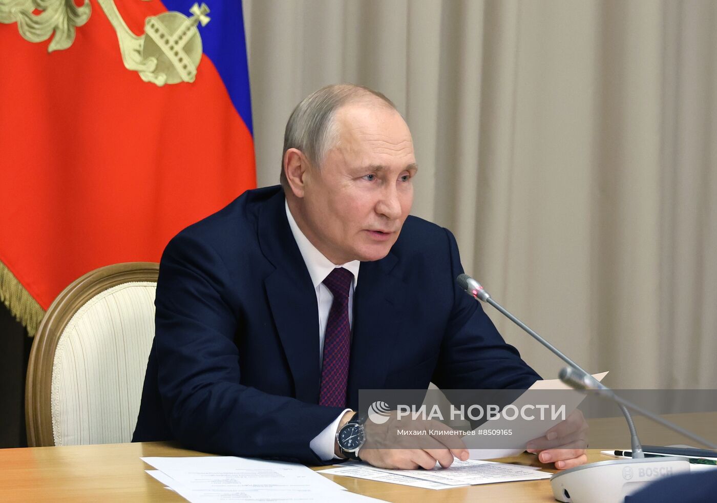 Президент РФ В. Путин провёл совещание по вопросу реализации проекта "Мурманский СПГ"