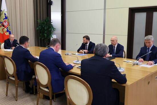 Президент РФ В. Путин провёл совещание по вопросу реализации проекта "Мурманский СПГ"