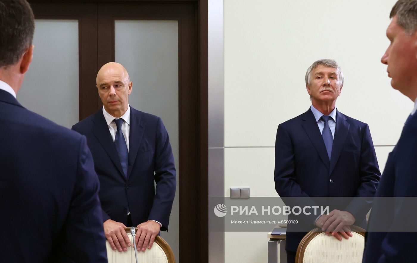 Президент РФ В. Путин провёл совещание по вопросу реализации проекта "Мурманский СПГ"