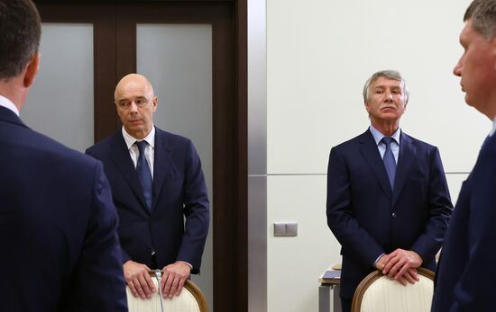 Президент РФ В. Путин провёл совещание по вопросу реализации проекта "Мурманский СПГ"