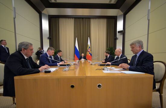 Президент РФ В. Путин провёл совещание по вопросу реализации проекта "Мурманский СПГ"