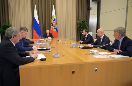 Президент РФ В. Путин провёл совещание по вопросу реализации проекта "Мурманский СПГ"