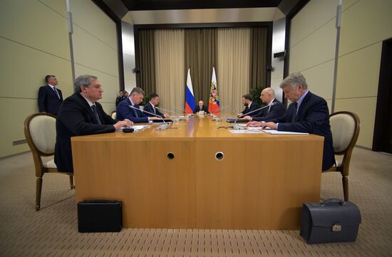 Президент РФ В. Путин провёл совещание по вопросу реализации проекта "Мурманский СПГ"