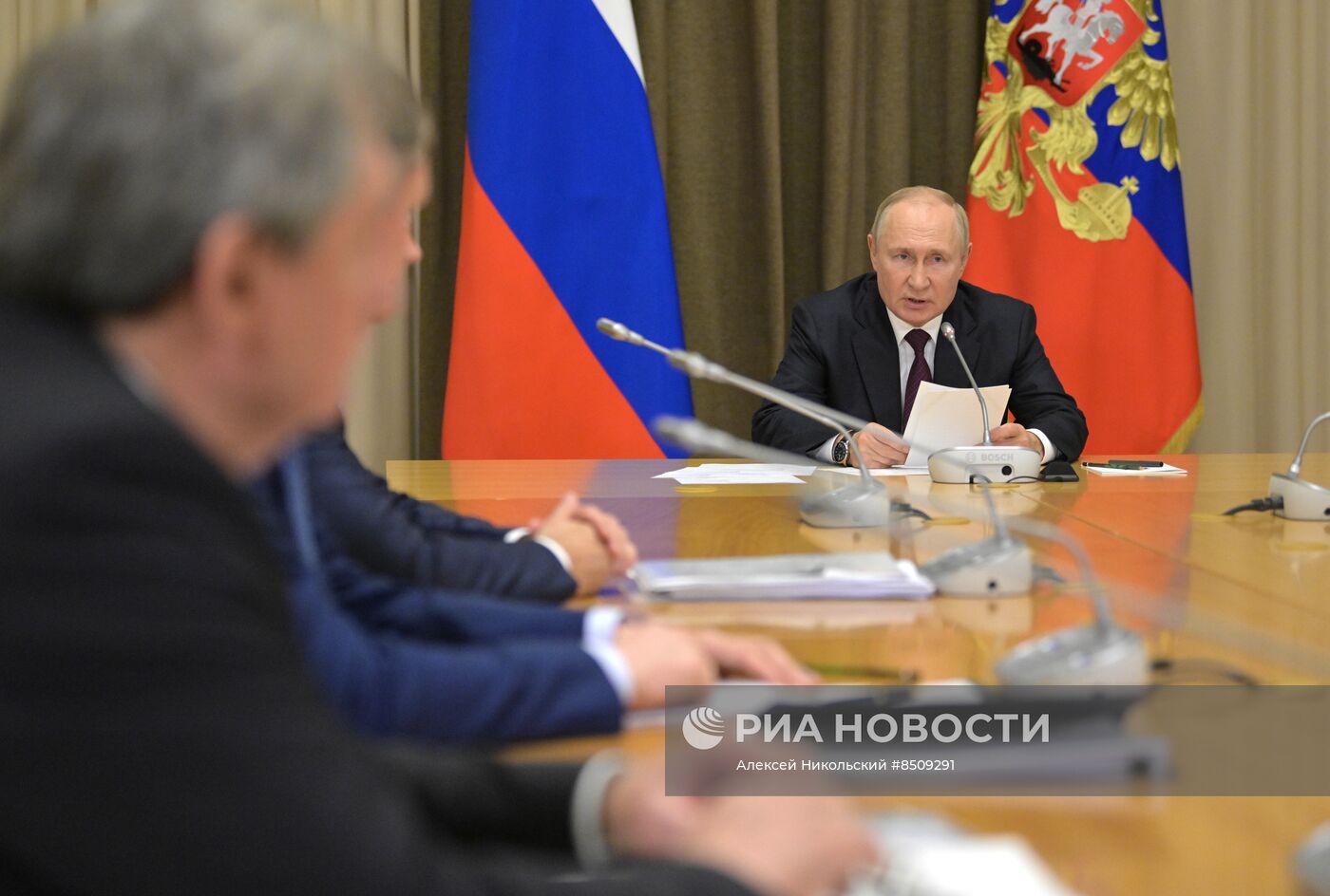 Президент РФ В. Путин провёл совещание по вопросу реализации проекта "Мурманский СПГ"