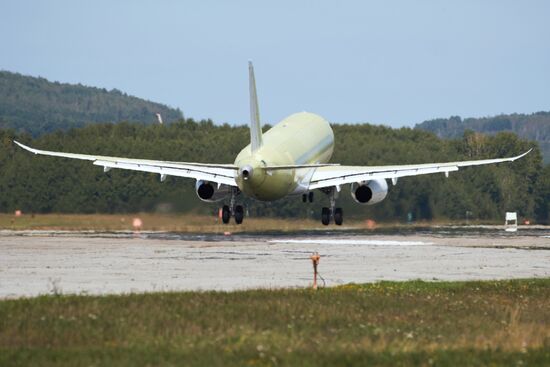 Самолет SSJ-100 с импортозамещенным оборудованием выполнил первый полет