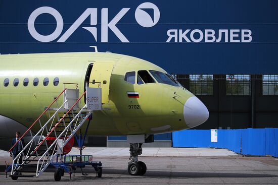 Самолет SSJ-100 с импортозамещенным оборудованием выполнил первый полет