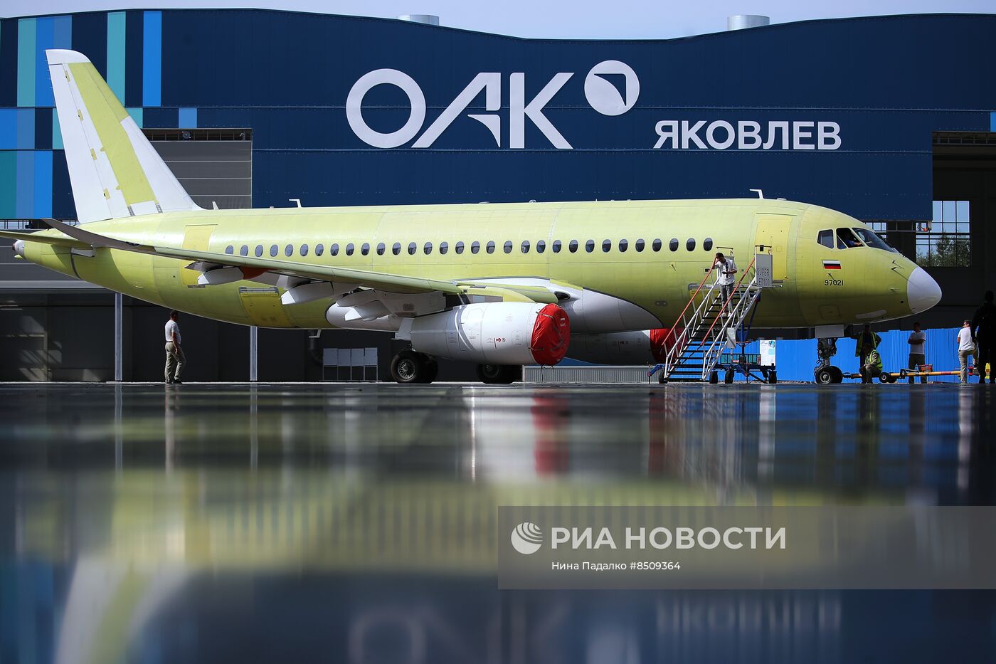 Самолет SSJ-100 с импортозамещенным оборудованием выполнил первый полет