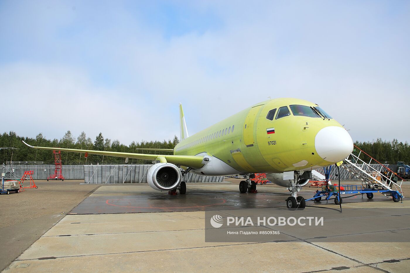 Самолет SSJ-100 с импортозамещенным оборудованием выполнил первый полет