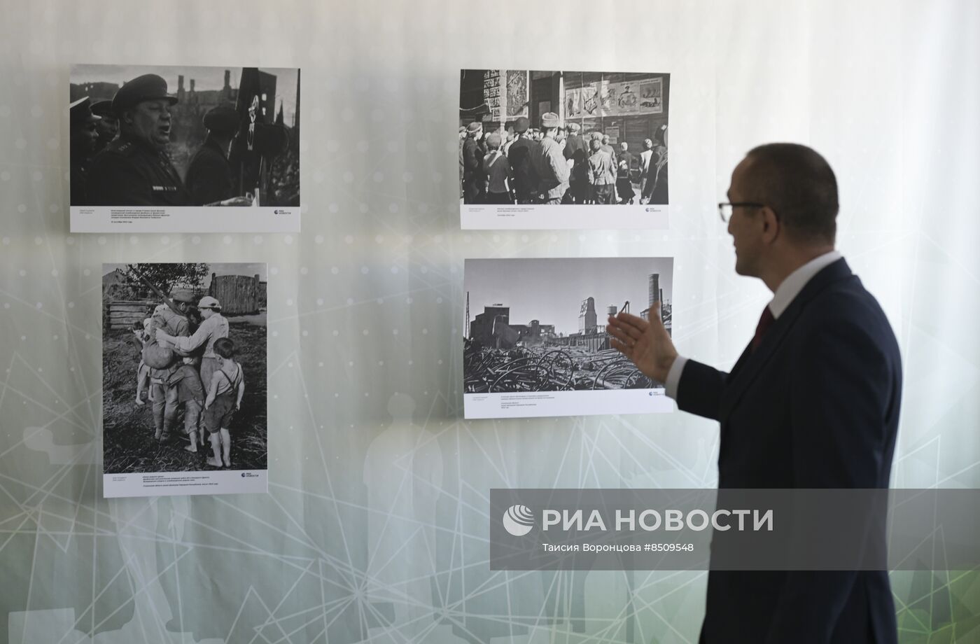 Фотовыставка "Освобождение. Донецк" в Донецком краеведческом музее