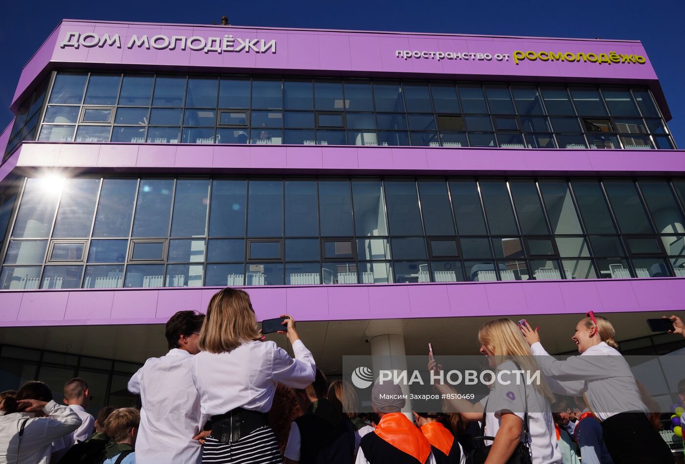 В Луганске открыли Дом молодежи