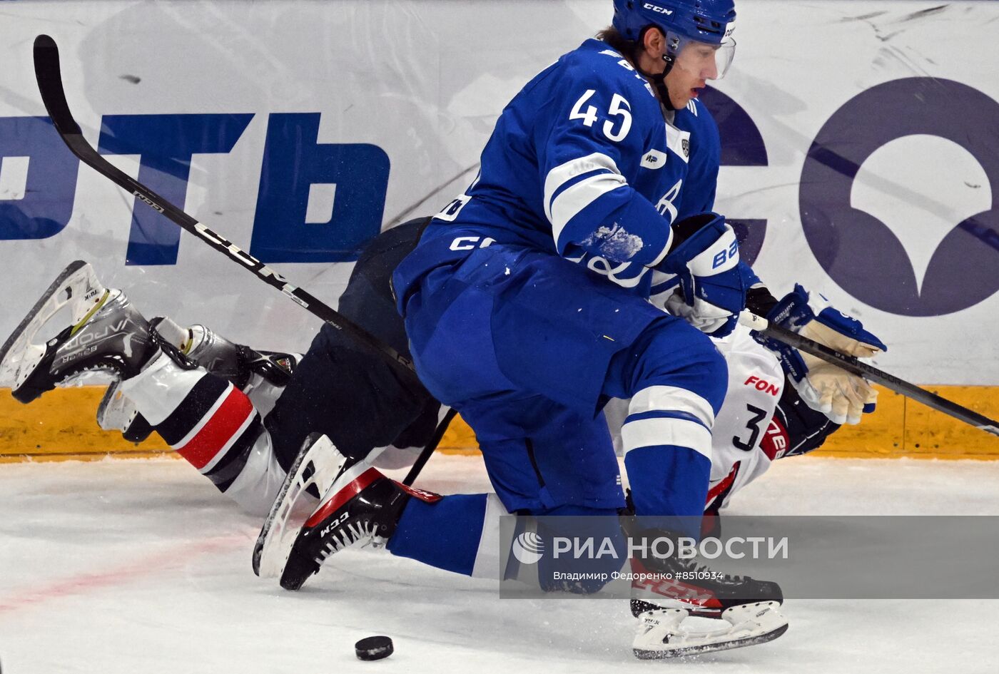 Хоккей. КХЛ. Матч "Динамо" (Москва) - "Металлург"