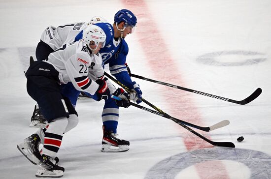 Хоккей. КХЛ. Матч "Динамо" (Москва) - "Металлург"