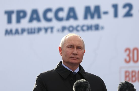 Президент РФ В. Путин открыл нижегородский участок трассы М-12