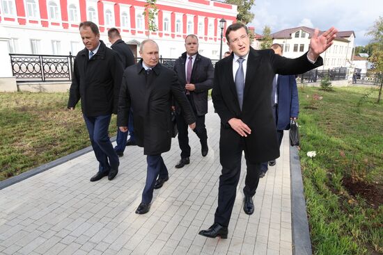 Рабочая поездка президента РФ В. Путина в Приволжский федеральный округ