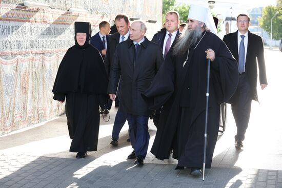 Рабочая поездка президента РФ В. Путина в Приволжский федеральный округ