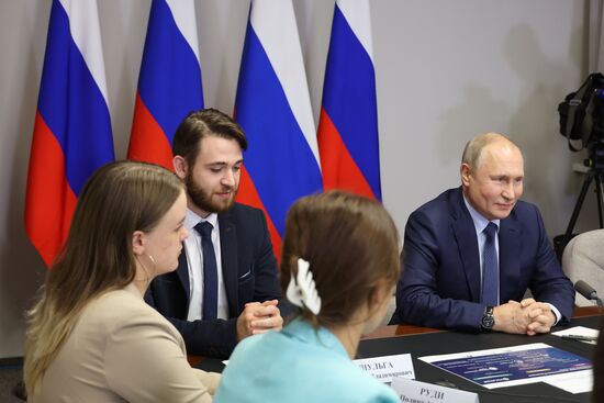 Рабочая поездка президента РФ В. Путина в Приволжский федеральный округ