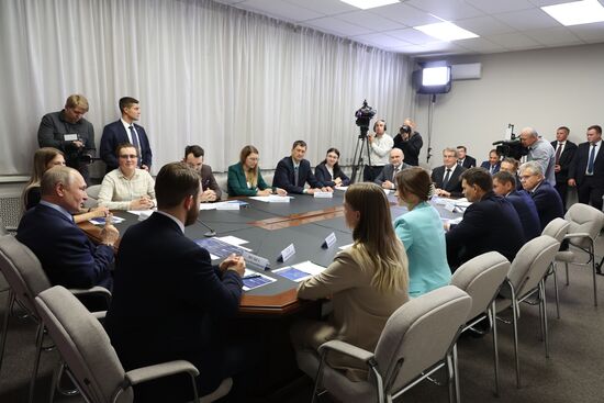 Рабочая поездка президента РФ В. Путина в Приволжский федеральный округ