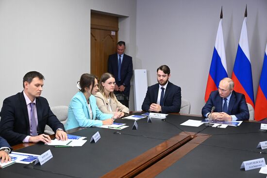 Рабочая поездка президента РФ В. Путина в Приволжский федеральный округ