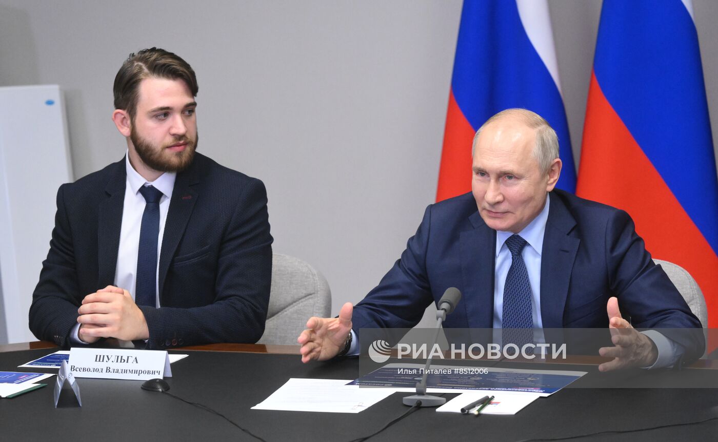 Рабочая поездка президента РФ В. Путина в Приволжский федеральный округ