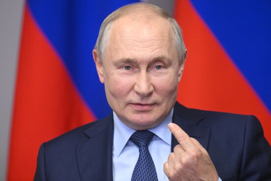 Рабочая поездка президента РФ В. Путина в Приволжский федеральный округ