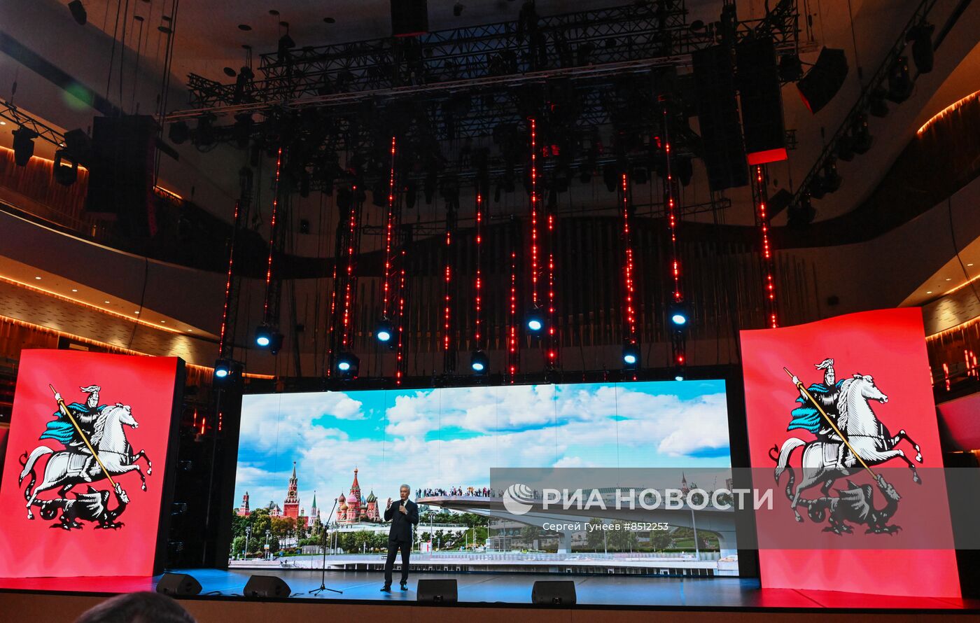 Президент РФ В. Путин поздравил москвичей с Днем города