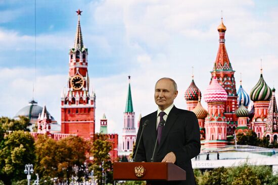Президент РФ В. Путин поздравил москвичей с Днем города