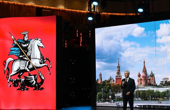 Президент РФ В. Путин поздравил москвичей с Днем города