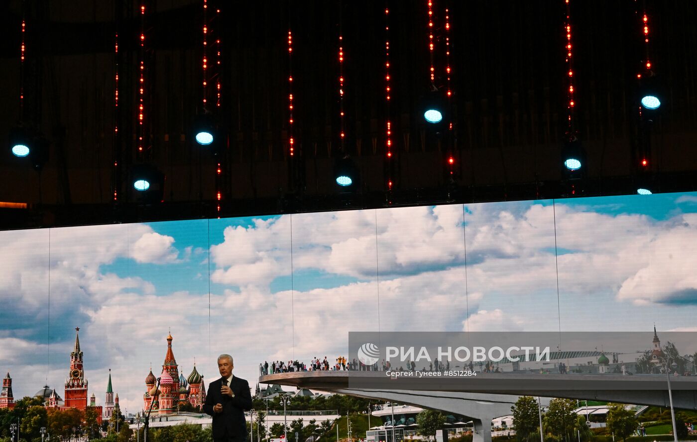 Президент РФ В. Путин поздравил москвичей с Днем города