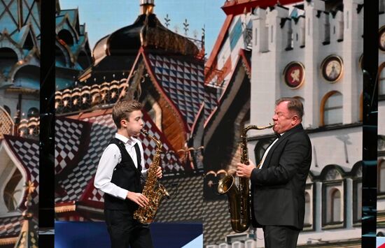 Президент РФ В. Путин поздравил москвичей с Днем города