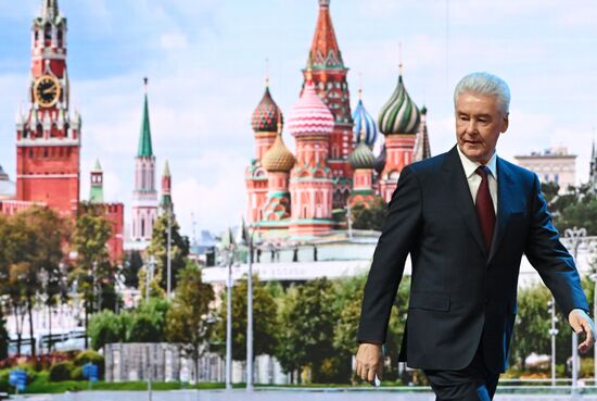 Президент РФ В. Путин поздравил москвичей с Днем города