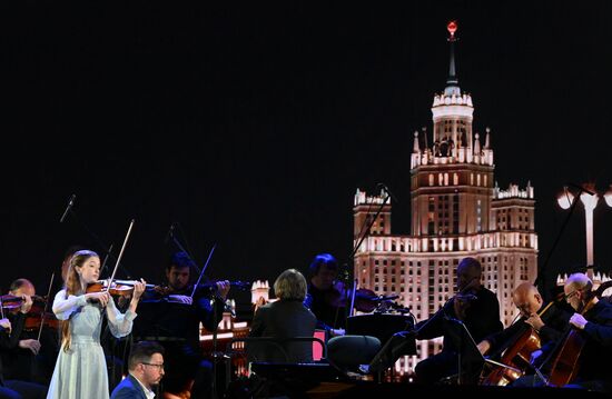 Президент РФ В. Путин поздравил москвичей с Днем города