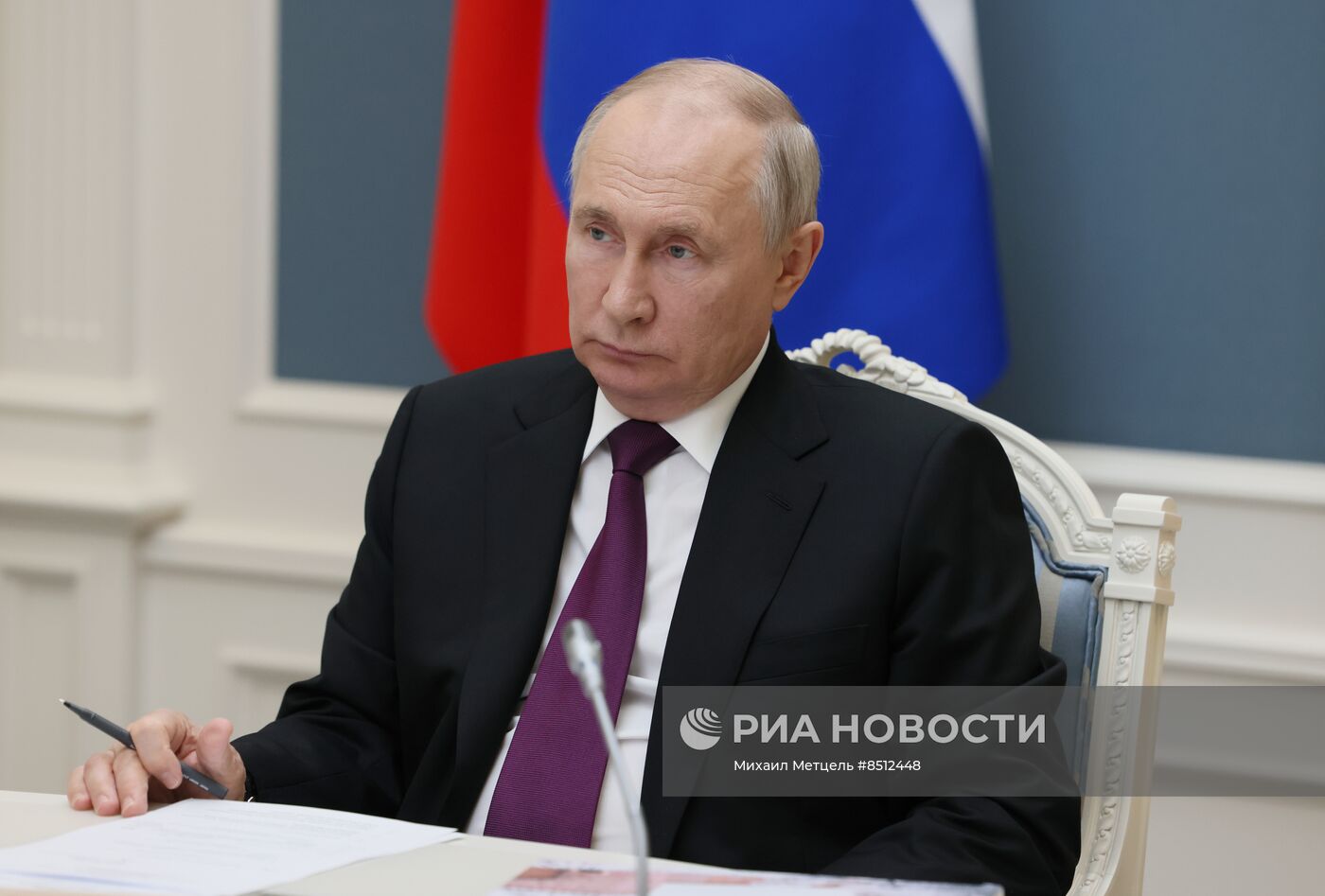 Президент РФ В. Путин провел совещание по вопросам развития Смоленской области