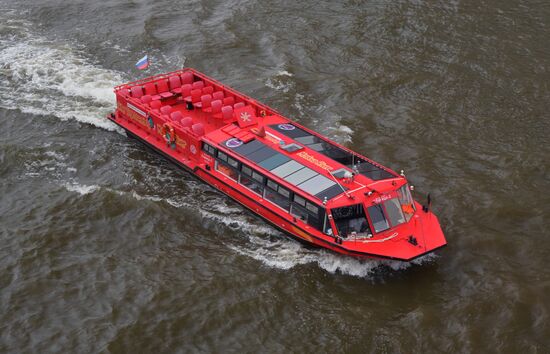 Парад судов на Москве-реке в честь Дня города