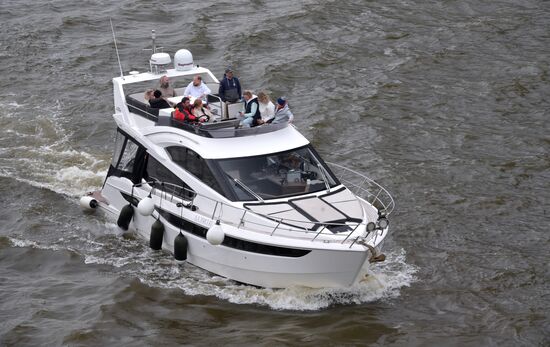 Парад судов на Москве-реке в честь Дня города