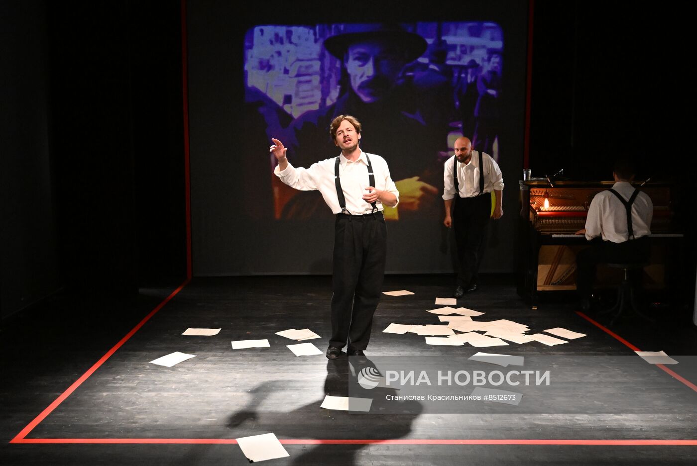 Спектакль "Маяковский. Послушайте" в театре "Мастерская П.Н. Фоменко"