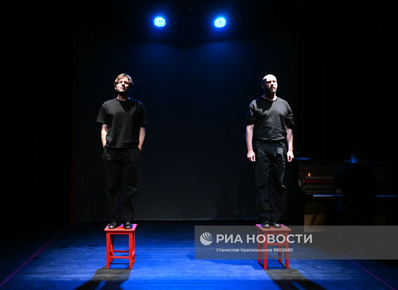 Спектакль "Маяковский. Послушайте" в театре "Мастерская П.Н. Фоменко"