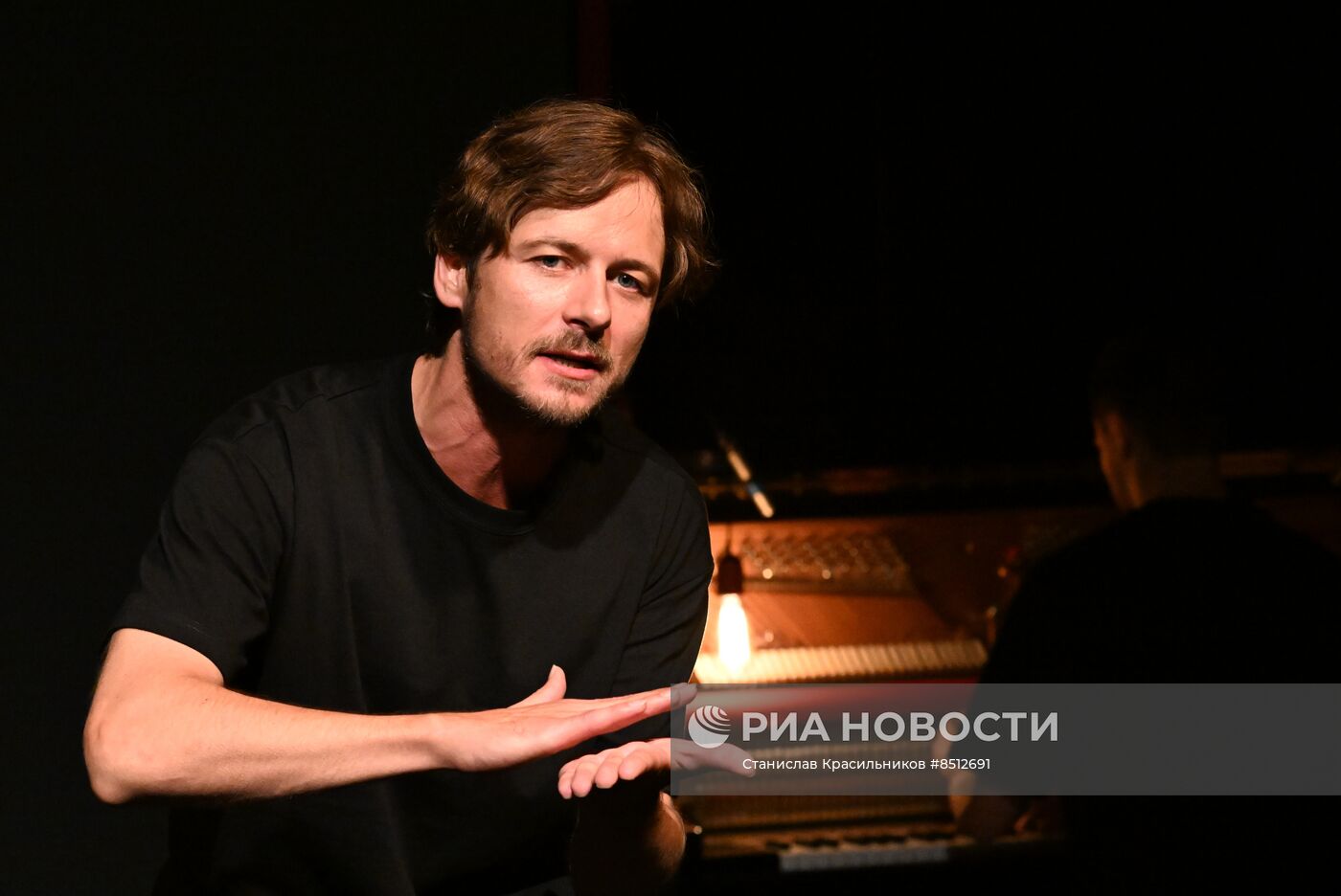 Спектакль "Маяковский. Послушайте" в театре "Мастерская П.Н. Фоменко"