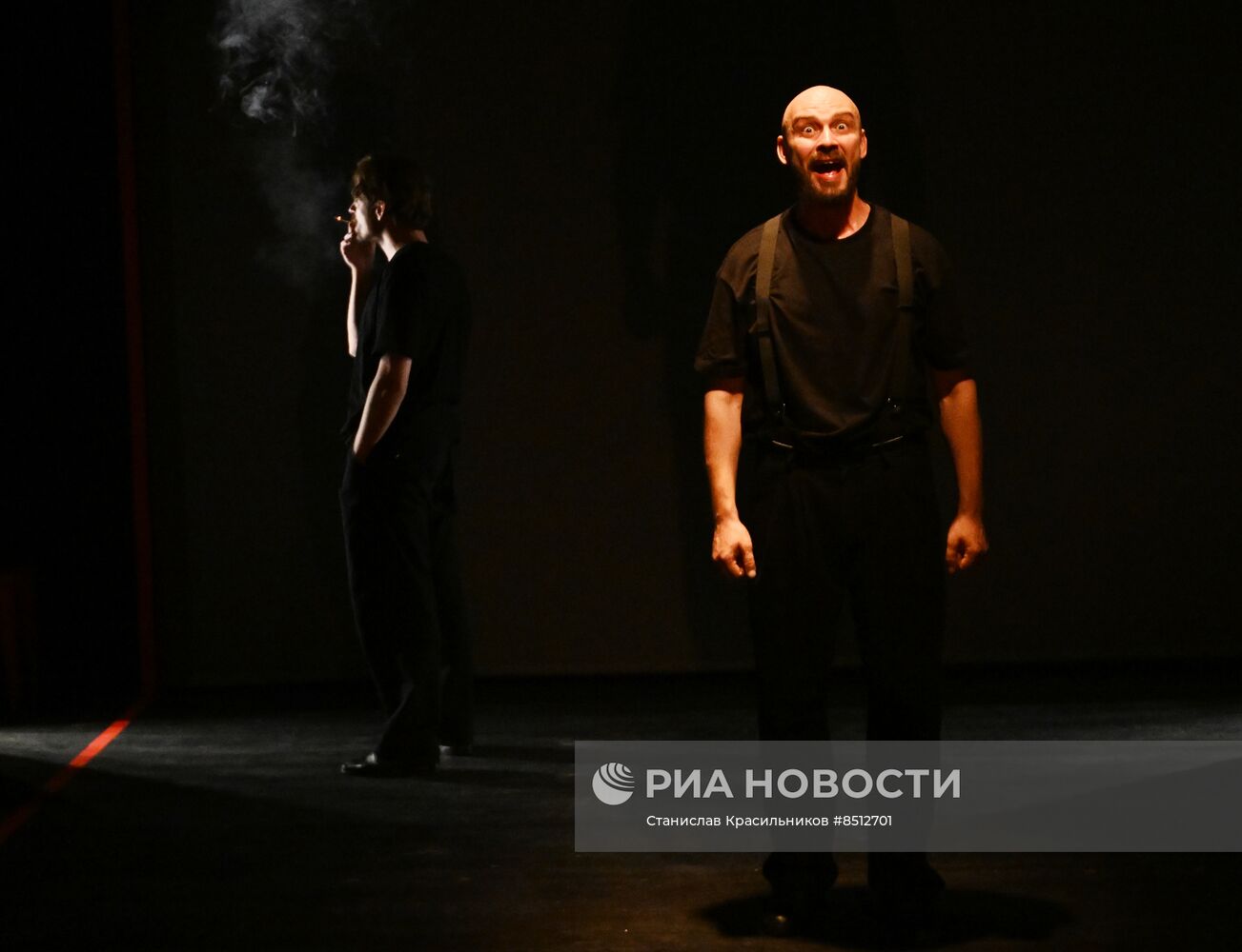 Спектакль "Маяковский. Послушайте" в театре "Мастерская П.Н. Фоменко"