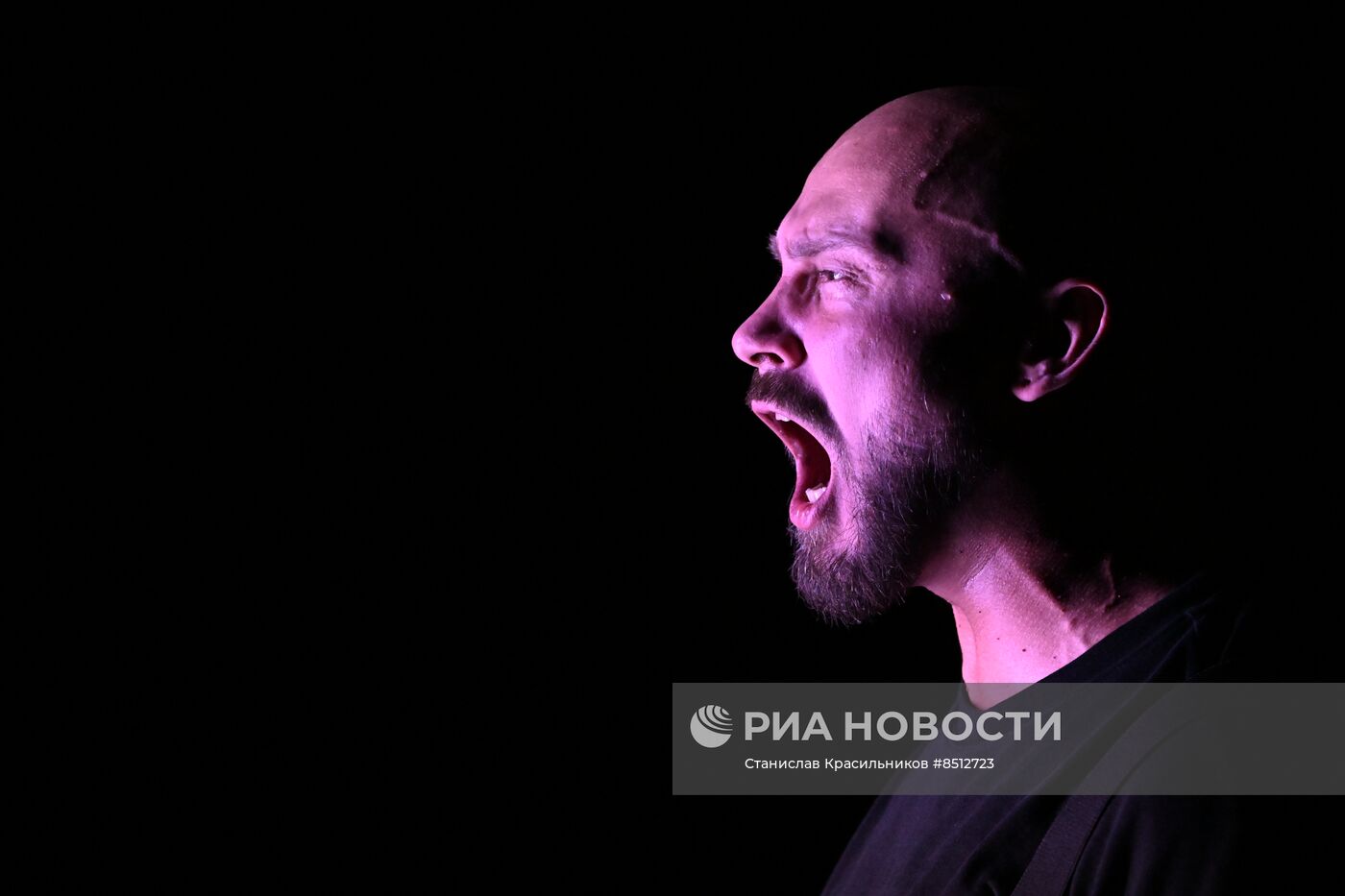 Спектакль "Маяковский. Послушайте" в театре "Мастерская П.Н. Фоменко"