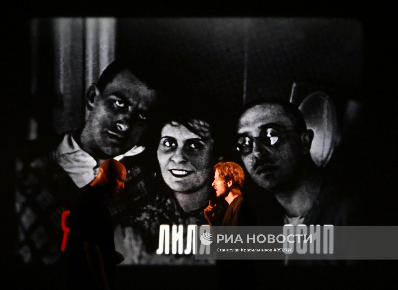 Спектакль "Маяковский. Послушайте" в театре "Мастерская П.Н. Фоменко"